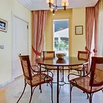 Fuente Aloha Apartment
